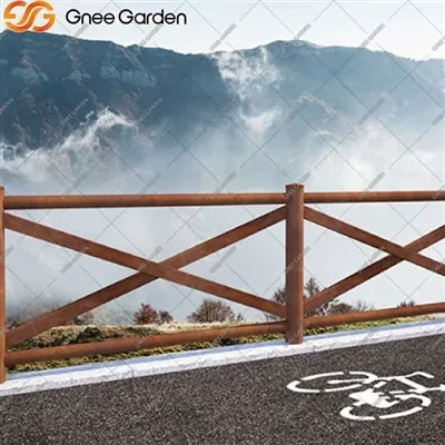 Модеран пејзаж са Цортеном челичним оградом